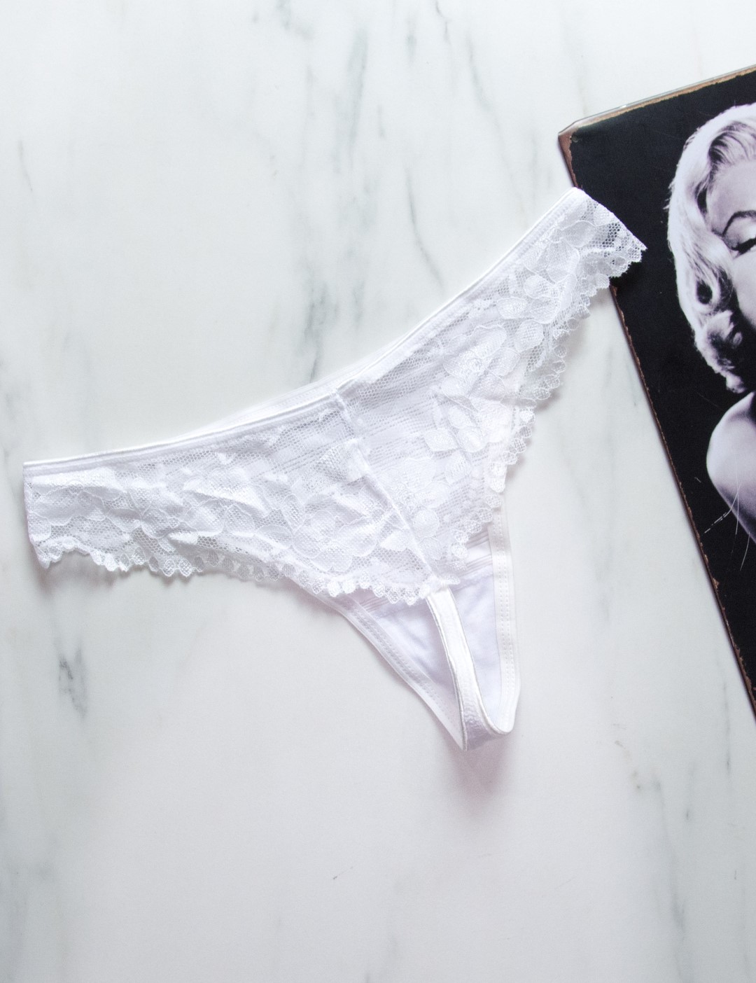 Γυναικείο λευκό δαντελωτό See Through string 293150T
